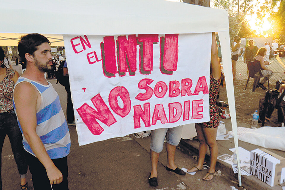 Las autoridades del INTI atendieron ayer a las protestas. (Fuente: Leandro Teysseire)