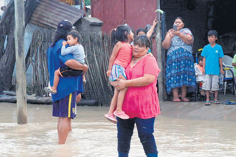 La inundación mantiene aisladas a unas 3500 familias. (Fuente: Télam)