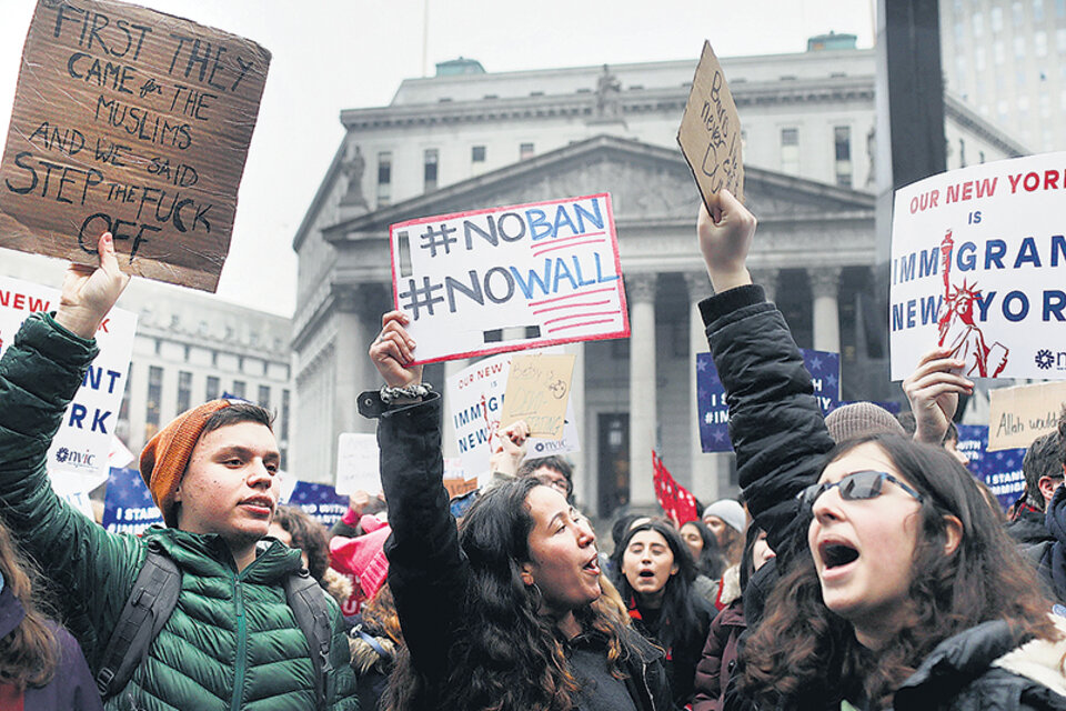 Protesta estudiantil en Nueva York contra las políticas migratorias del gobierno de Trump. (Fuente: AFP)