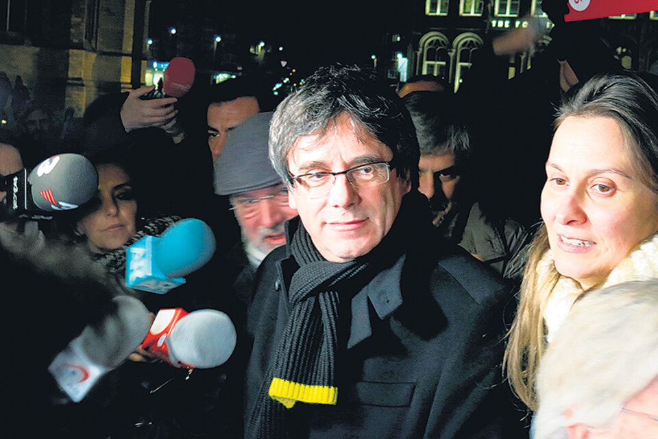 Puigdemont ayer en Bélgica durante un acto por los 100 días desde que empezó su exilio. (Fuente: EFE)