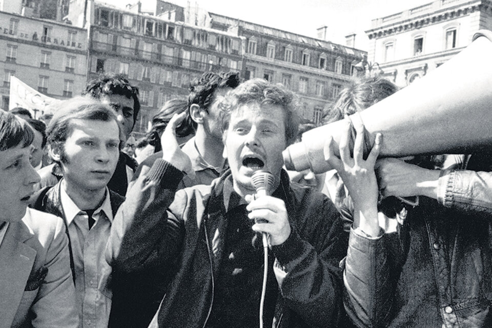 Los estudiantes iniciaron la ocupación de universidades en marzo del 68; en la foto uno de sus líderes, Daniel Cohn Bendit. (Fuente: AFP)