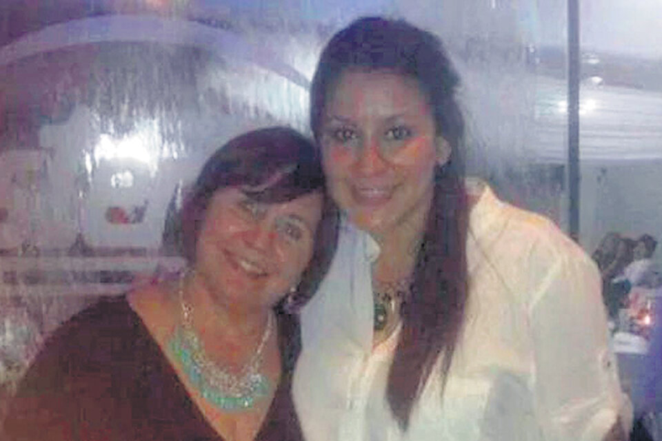 Mayra Bueno tenía 25 años y su madre, Mónica, 51.