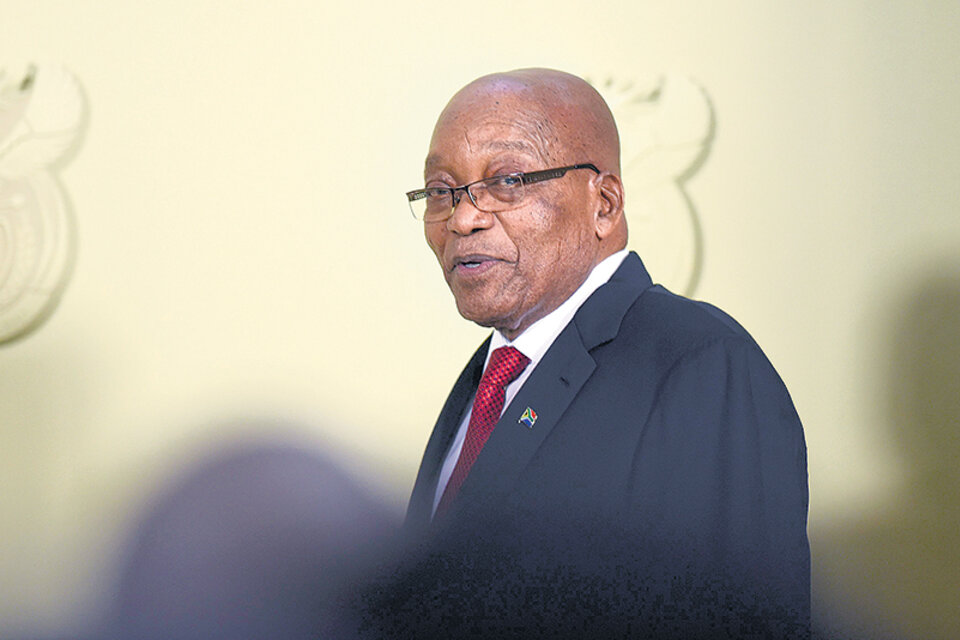 Zuma, de 75 años, comunicó su decisión en un discurso televisado.