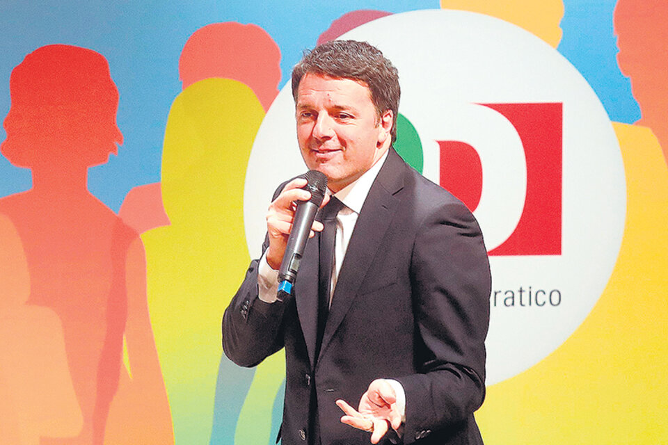 El ex premier Matteo Renzi, líder del Partido Democrático, habla durante un acto de campaña en Milán. (Fuente: AFP)