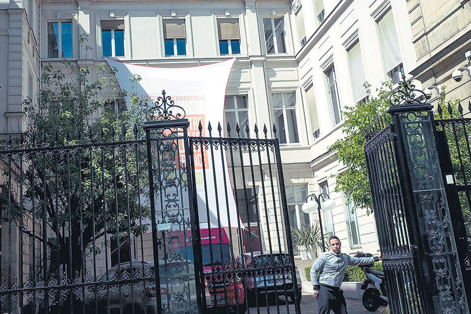 El edificio del PS en la rue Solferino simboliza la grandeza pasada y la decadencia actual.