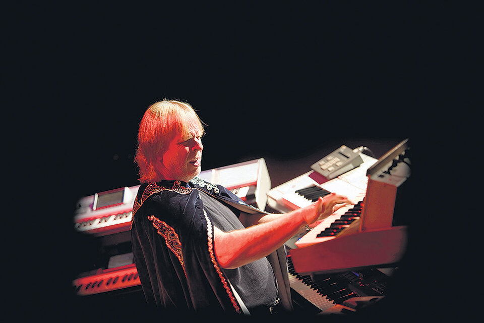 Wakeman, famoso por Yes, lleva grabados 96 discos.