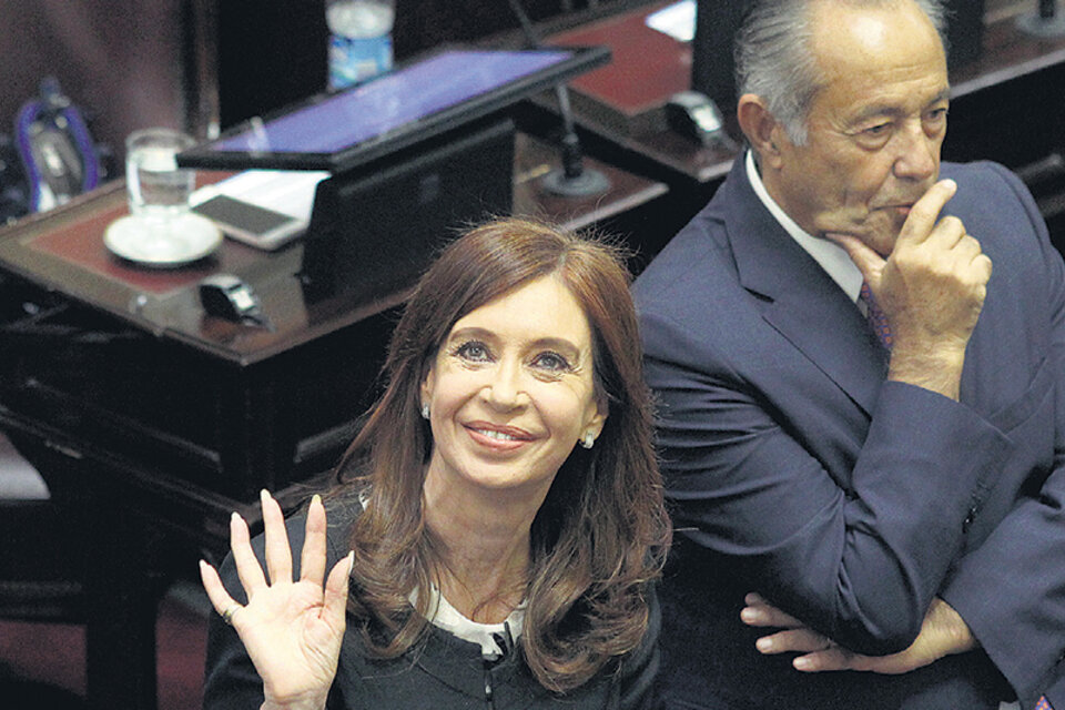 Cristina Fernández y Adolfo Rodríguez Saá conversaron animadamente en las sesiones de la Cámara alta. (Fuente: Bernardino Avila)