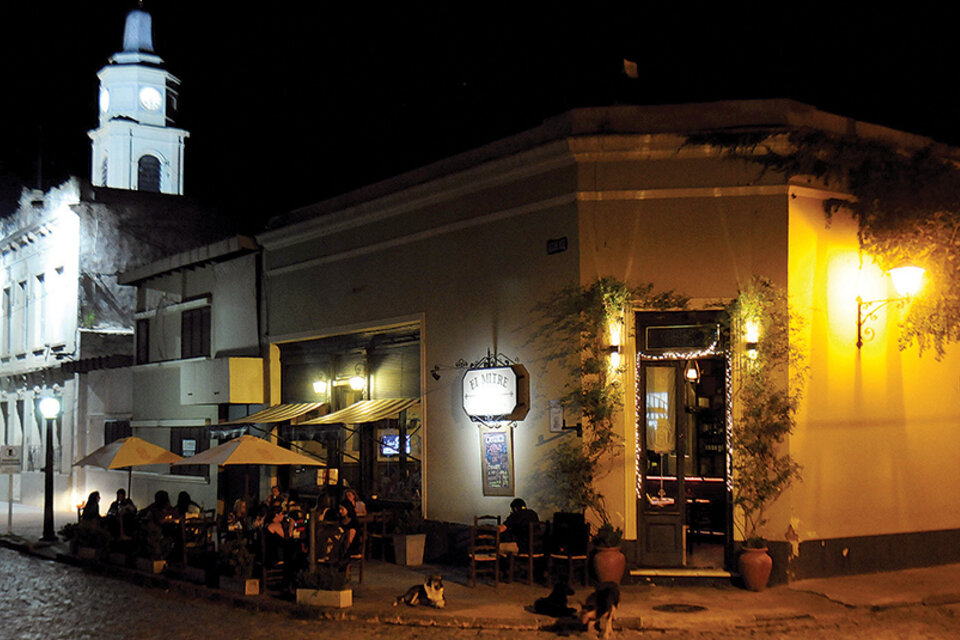 El Mitre Bar Histórico, el lugar donde la tierra de Güiraldes tienta con sus creaciones en tragos. (Fuente: Adrián Pérez)