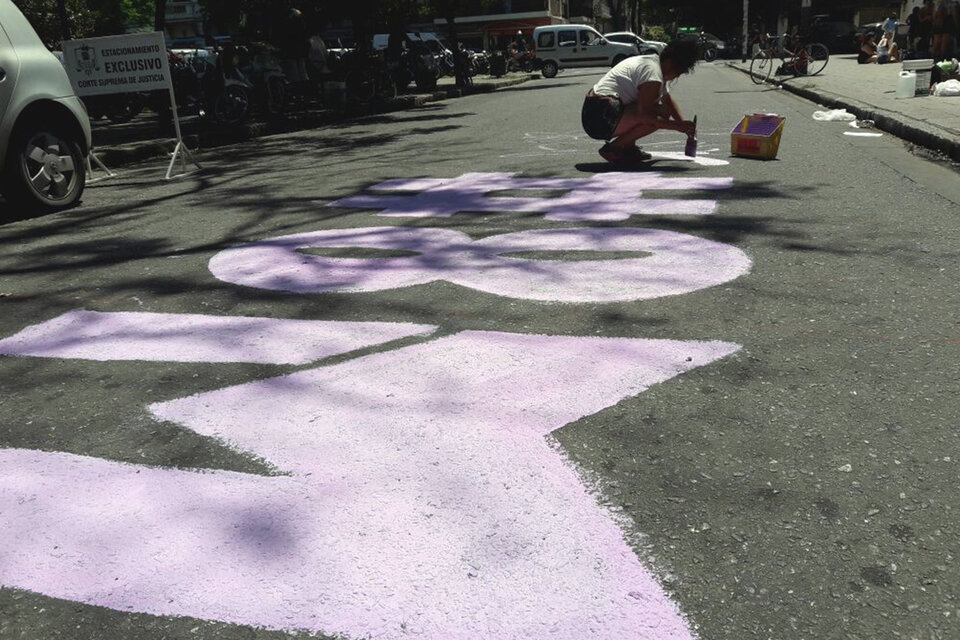 El 8F comenzó con una pintada en la calle de la Asamblea Feminista. (Fuente: Gentileza Asamblea Feminista)