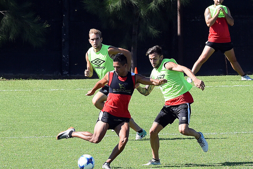 El rojinegro se presenta con la vuelta de Víctor Figueroa. (Fuente: Sebastián Granata)