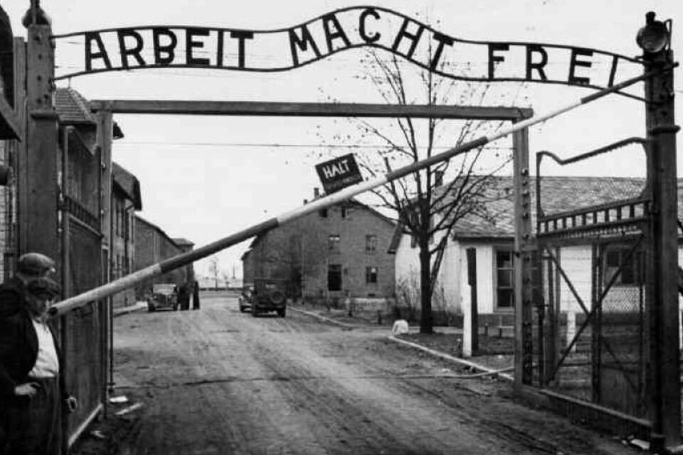 La entrada al campo de concentración de Auschwitz.