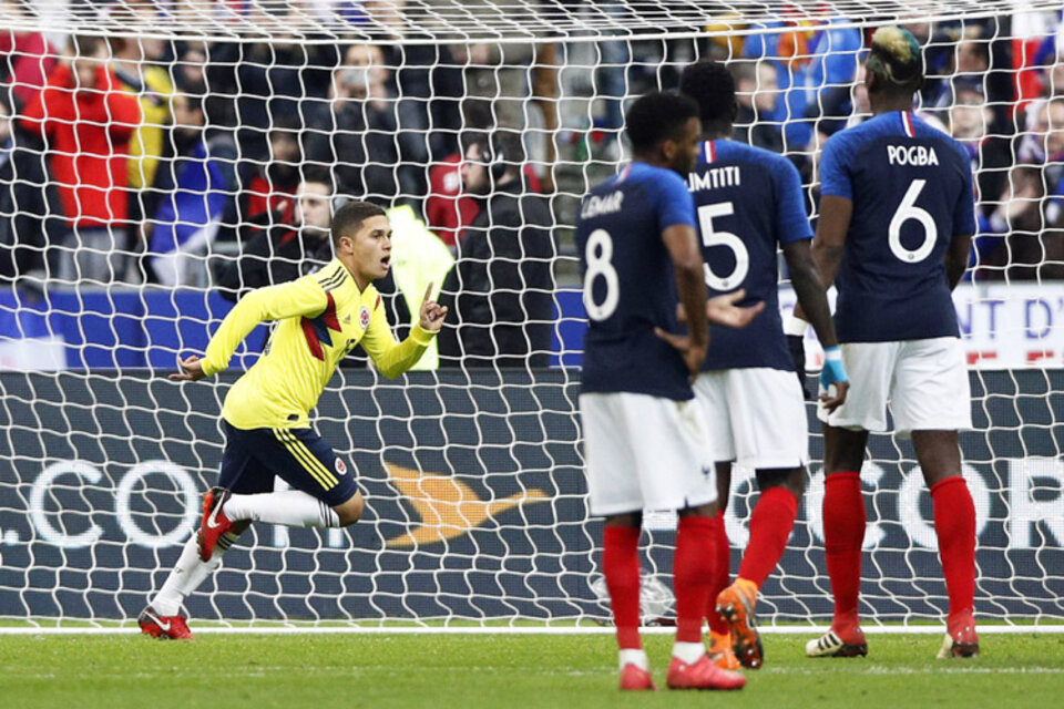 Quintero festeja el gol con el que Colombia dio vuelta el partido ante Francia. (Fuente: EFE)