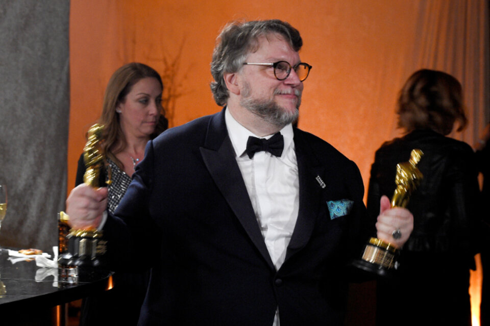 Guillermo del Toro ganó el premio a Mejor Director por "La forma del agua", que también fue elegida Mejor Película. (Fuente: AFP)