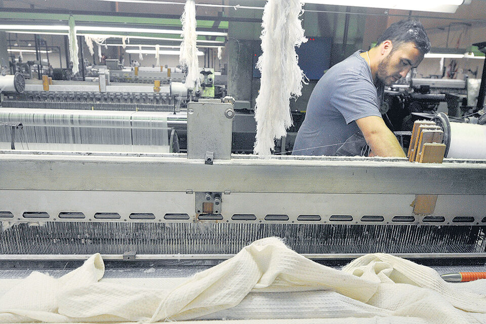 El rubro textil es uno de los más castigados por la política económica.
