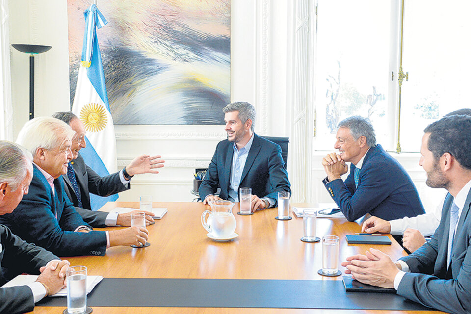 El jefe de Gabinete, Marcos Peña, encabezó la reunión en Casa Rosada con las máximas autoridades de la Unión Industrial. (Fuente: Télam)