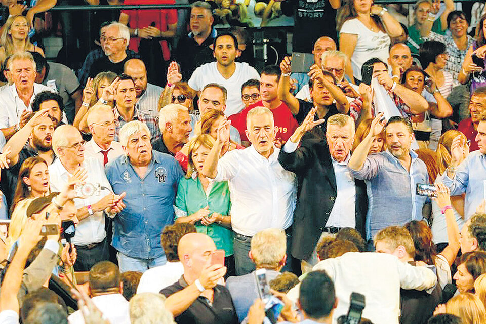 Rodríguez Saá, Rossi, Moyano, José Luis Gioja, Yasky, entre otros, coparon el estado Arena en San Luis.