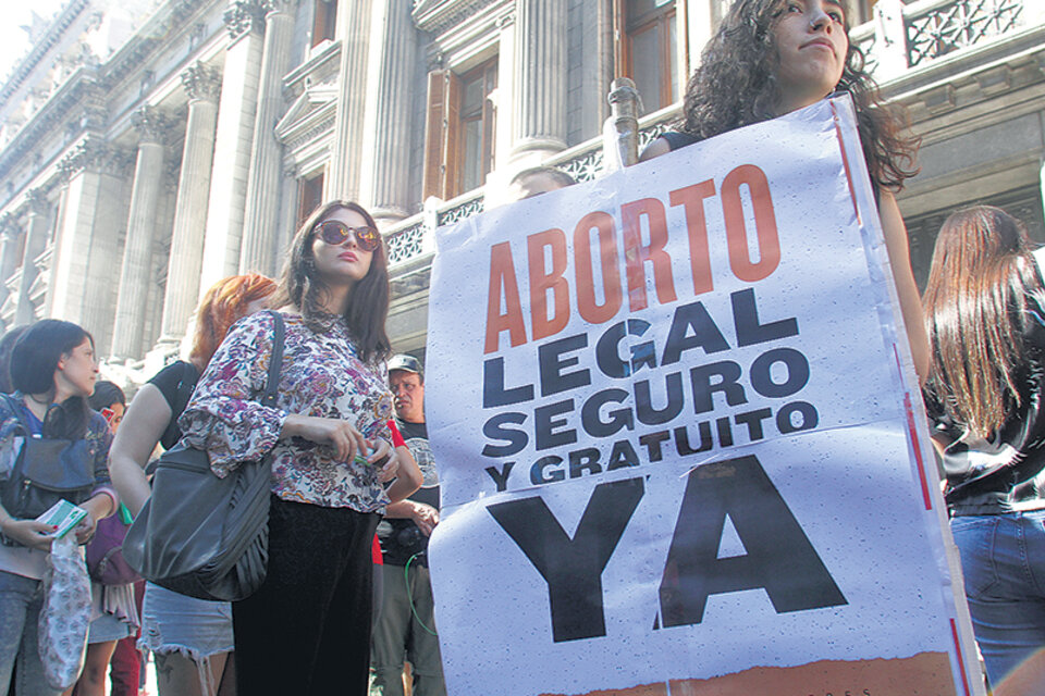 “Desde 1983, la criminalización del aborto mató a 3030 mujeres”, indicó la médica Analía Bruno. (Fuente: Bernardino Avila)