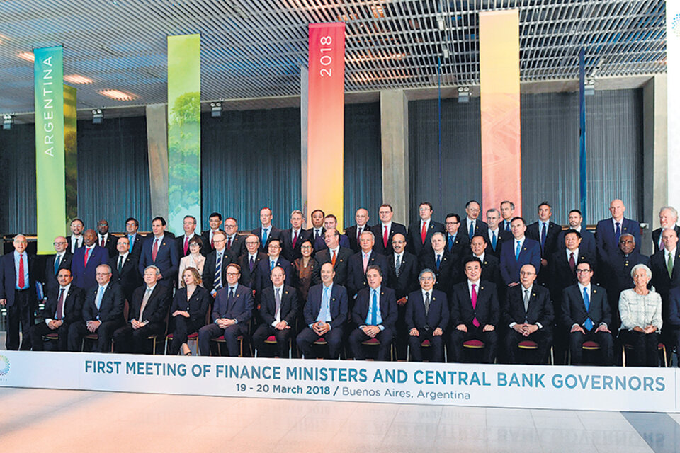 La foto de familia que reúne a todos los ministros que participaron de la cumbre. (Fuente: Télam)