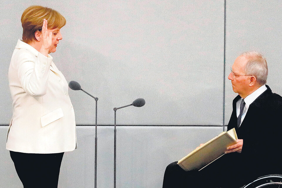 Merkel fue investida ayer como canciller en la Cámara baja alemana. (Fuente: EFE)