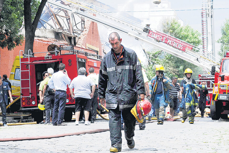 Las víctimas fueron nueve bomberos y un operario de Defensa Civil. (Fuente: DyN)