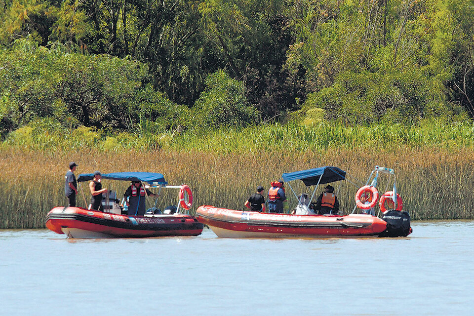 Más de 14 embarcaciones participaron de la búsqueda del joven. (Fuente: Télam)