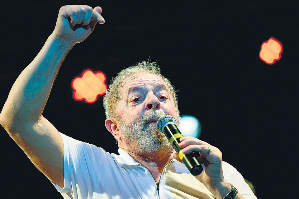 “Todo es tan espantoso que no sería exagerado preferir el ius in bello como forma de mejorar las chances del ex presidente”, dice Proner sobre Lula. (Fuente: AFP)