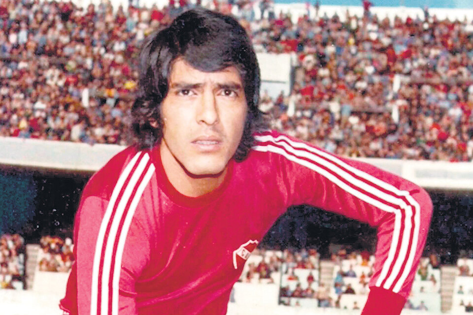 El Negro Galván, con la camiseta de Independiente.