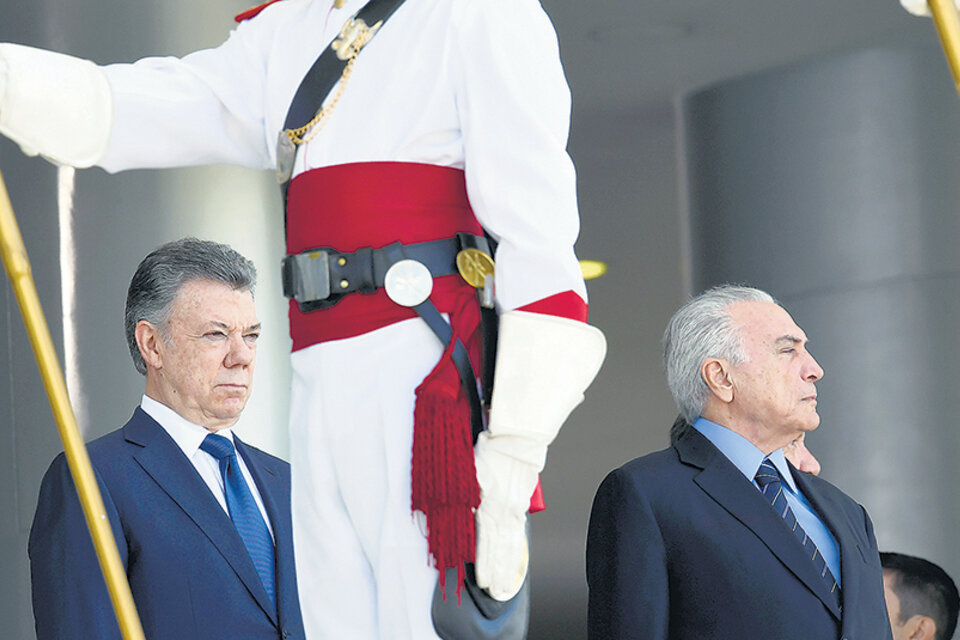 Santos y Temer opinaron sobre la situación política en Venezuela en Brasilia. (Fuente: AFP)