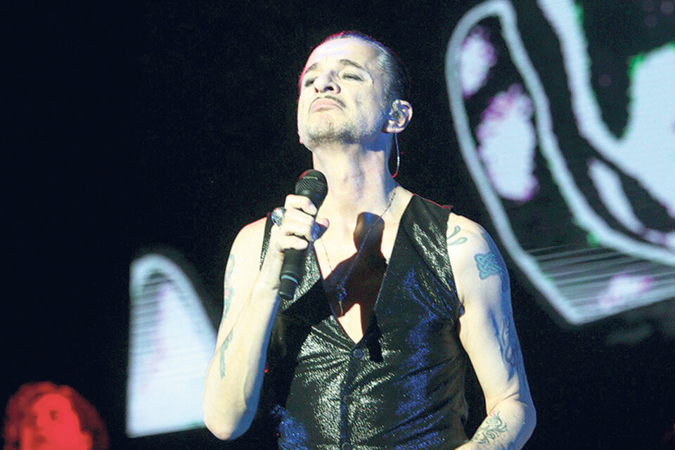 Dave Gahan, vocalista de Depeche Mode, ofreció una performance brillante ante 44 mil fans.
