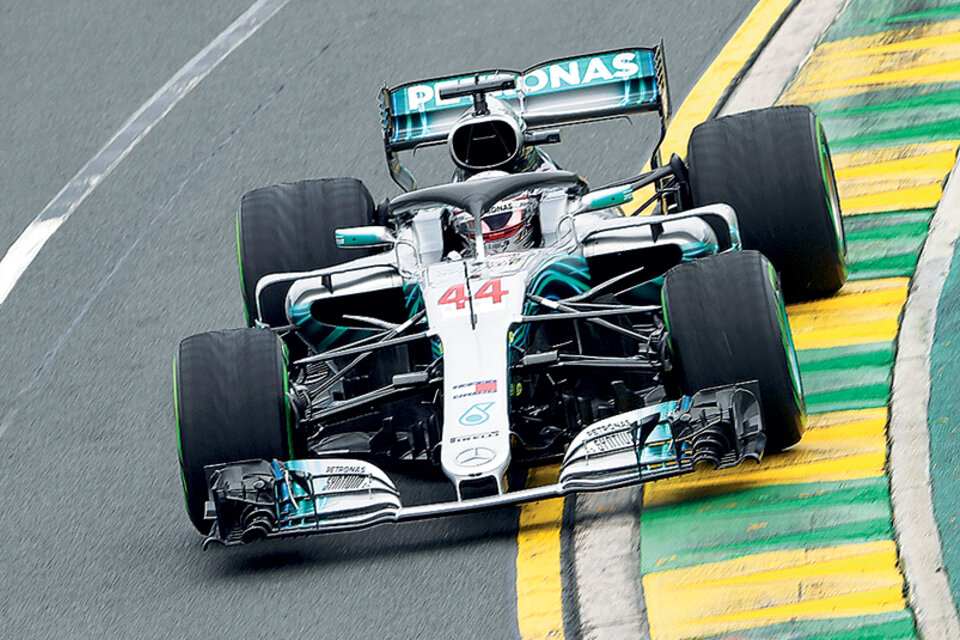 El Mercedes de Lewis Hamilton, ayer en Melbourne.