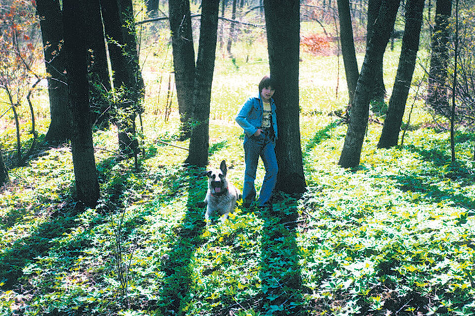 La infancia de Andrei: el hijo de Tarkovski y su perro Dak, el 10 de mayo de 1981.