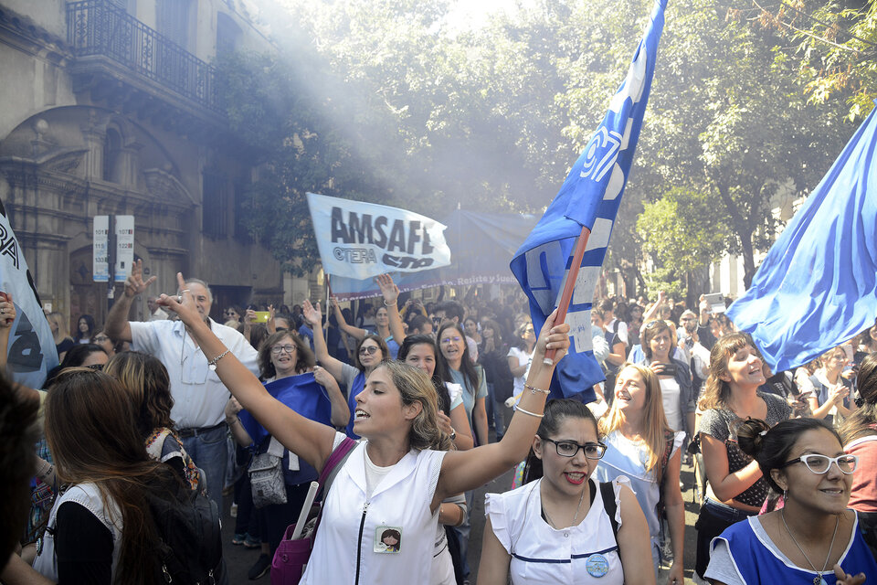 "Si gobierno profundiza el ajuste, continuarán la lucha", señalaron los manifestantes.