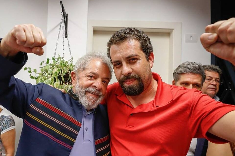 Boulos con Lula en el Sindicato de los Metalúrgicos, antes de su arresto. (Fuente: Twitter @GuilhermeBoulos)