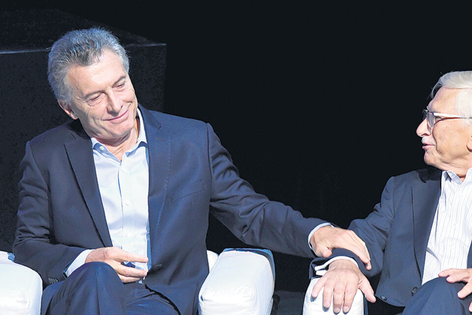 El presidente Mauricio Macri junto al titular del Indec, Jorge Todesca. (Fuente: Télam)