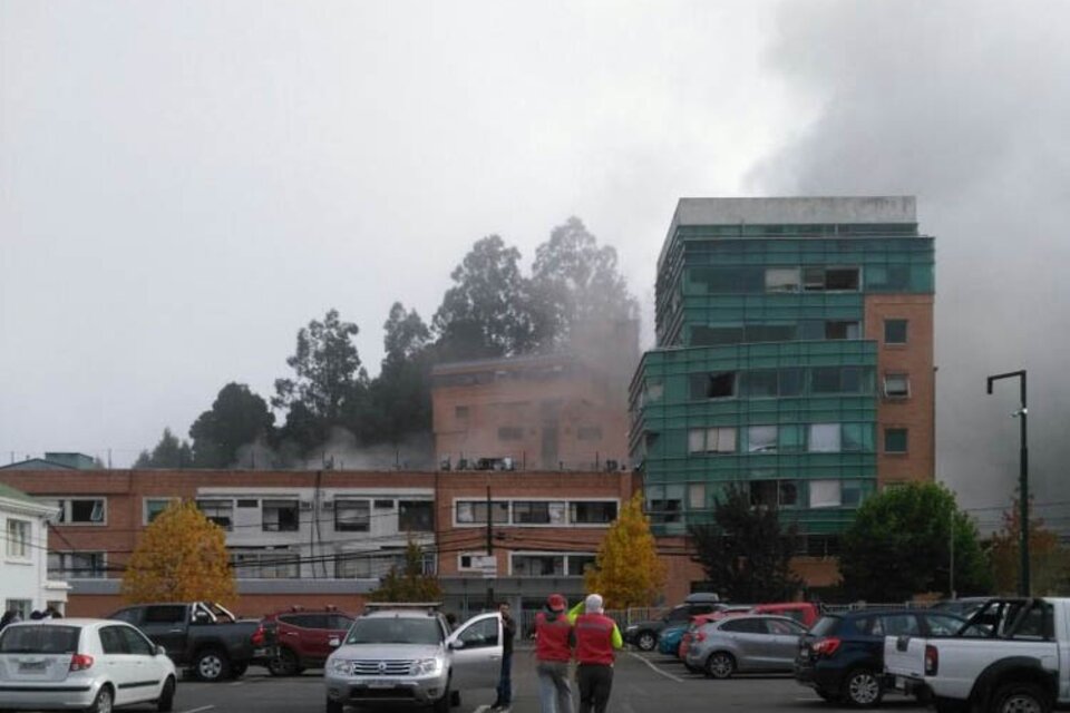 El sanatorio después de la explosión. (Fuente: Twitter CE Biobio)