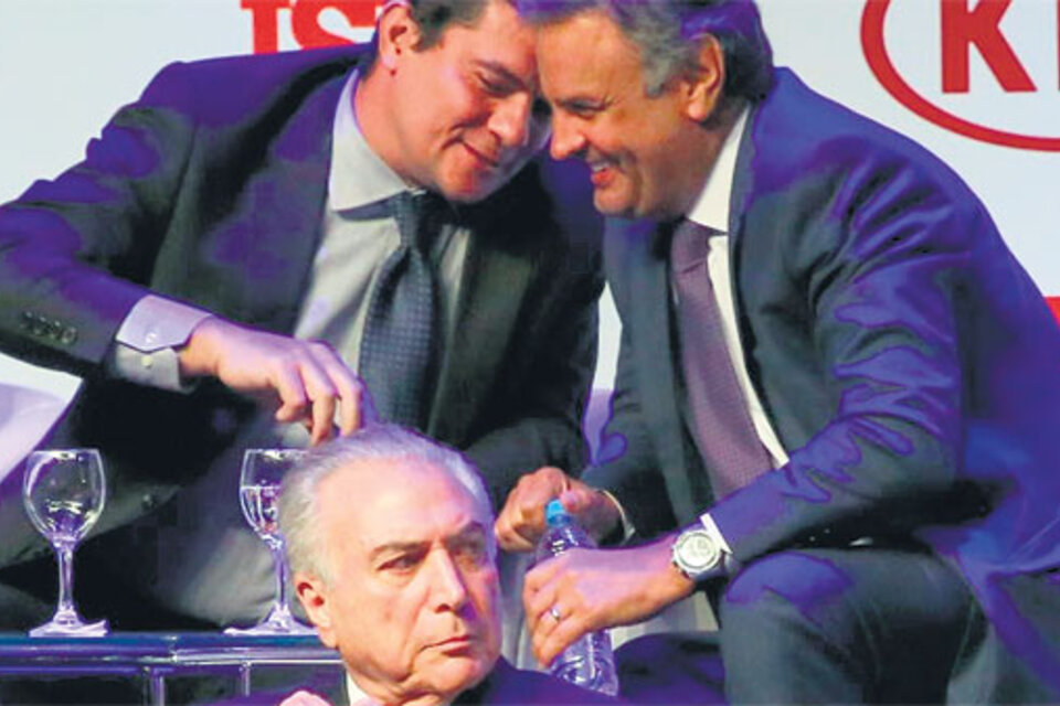 Arriba: el juez Sergio Moro y Aécio Neves. Debajo: Michel Temer.