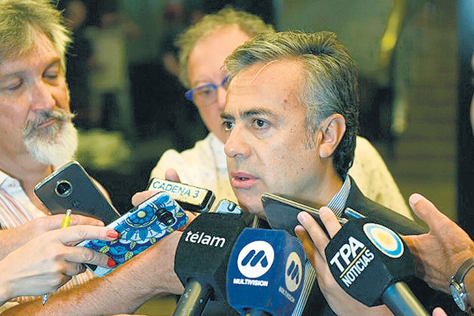 Alfredo Cornejo, gobernador de Mendoza, también rechazó bajar impuestos provinciales para moderar el tarifazo.
