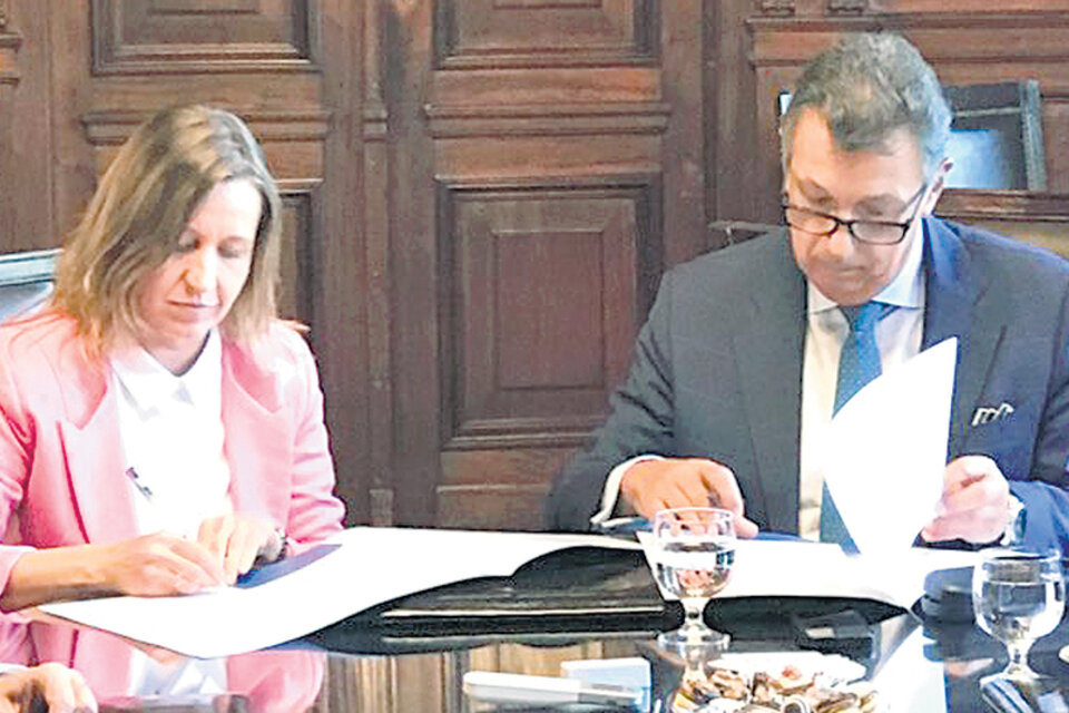 El convenio fue firmado ayer en la Cámara Nacional Electoral por el juez Alberto Dalla Vía y Karina Román, titular de Argentina Debate.
