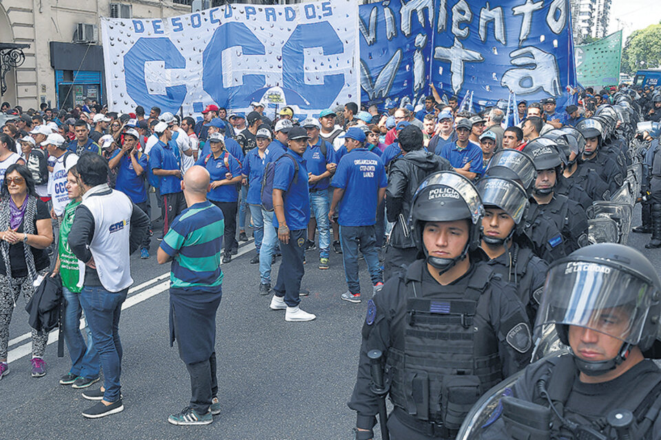 Organizaciones sociales y sindicales protestaron ayer frente a la Casa de Jujuy en la Capital Federal. (Fuente: Télam)