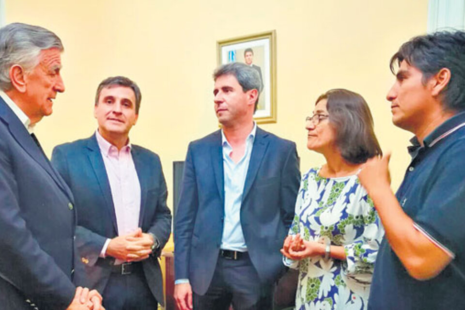 El titular del PJ, José Luis Gioja, junto a los gobernadores de San Juan, Sergio Uñac, y de Catamarca, Lucía Corpacci.