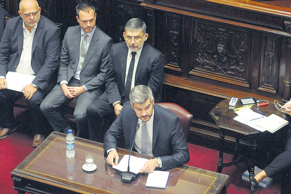 El jefe de Gabinete, Marcos Peña, defendió el aumento de tarifas ante los senadores. (Fuente: Guadalupe Lombardo)