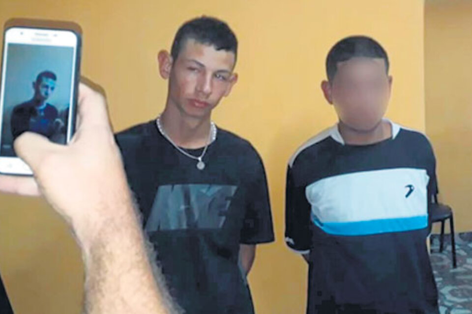 Jonathan Acevedo (izq.) y su amigo, detenidos por el crimen de Alcaraz.