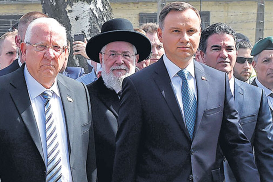 El presidente Livkin, primero desde la izquierda, junto a su par polaco Duda. (Fuente: AFP)