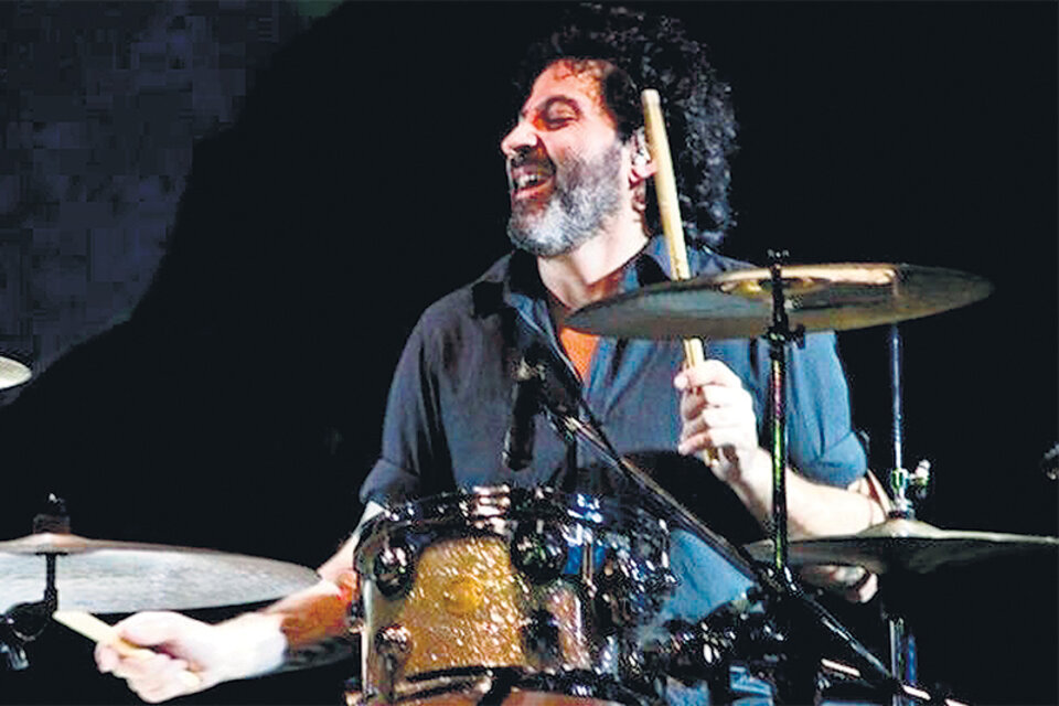 Franco Salvador, baterista del grupo Pez.
