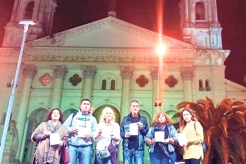 Frente a la catedral de Paraná, integrantes de la Red sostienen que tienen registrados unos 70 casos.