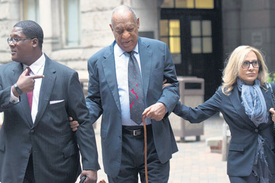 En mayo de 2017, Bill Cosby fue juzgado por primera vez por abuso contra Andrea Constand.