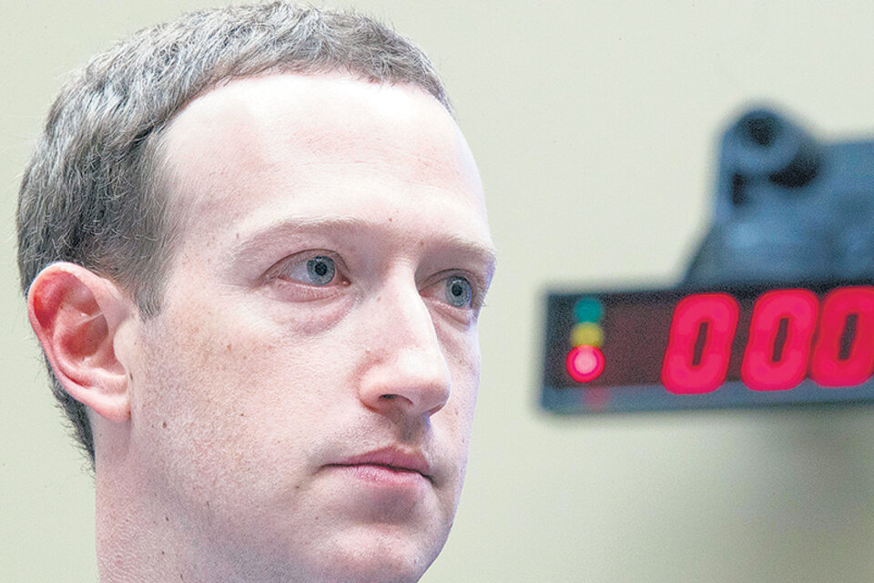 Mark Zuckerberg, fundador de Facebook, debió dar explicaciones ante los congresistas norteamericanos.