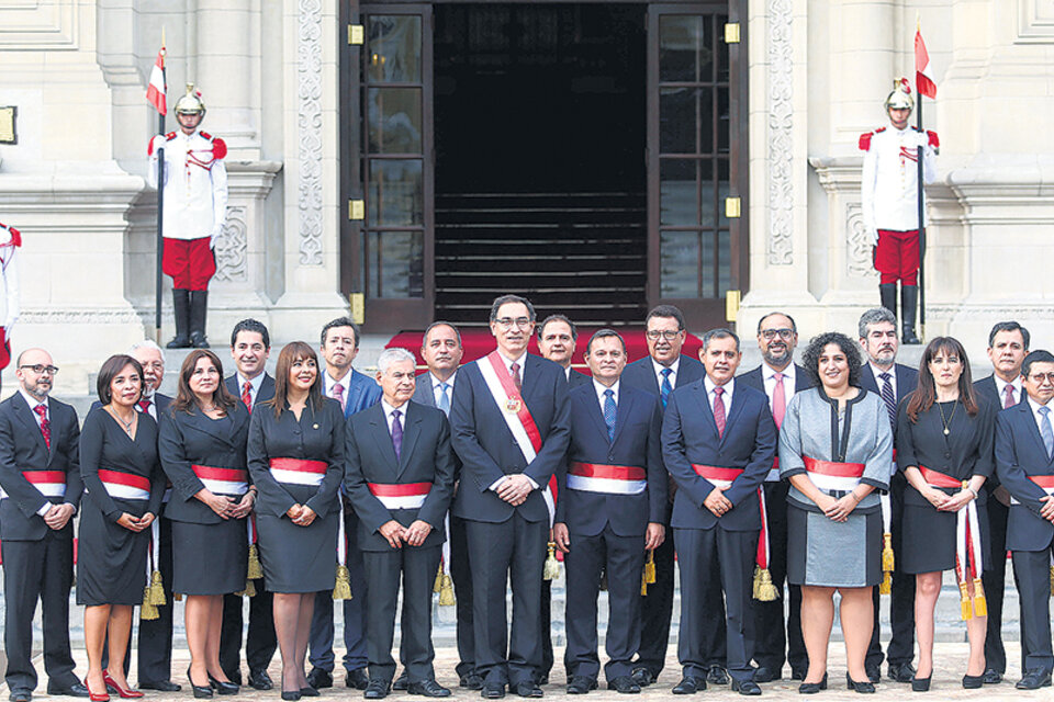 En el gabinete de 19 ministros nombrado por Vizcarra no hay personalidades, excepto Villanueva.