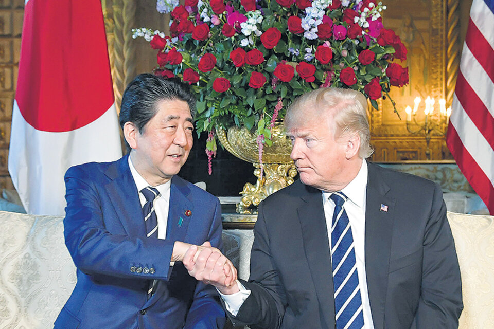 El premier japonés Shinzo Abe felicitó a Trump por el diálogo con Corea del Norte. (Fuente: AFP)