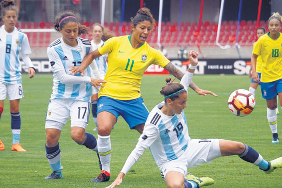 Las Guerreras ayer en La Serena. El domingo cerrarán frente a Chile. (Fuente: EFE)